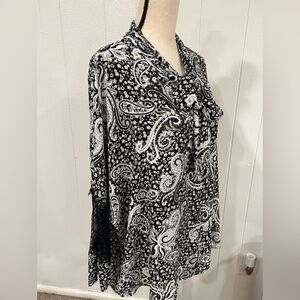 Express boho shirt black/white floral paisley with laces blouse